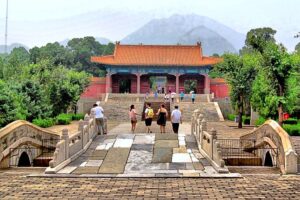 Ming_Tombs-Beijing-2 750x500