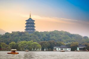 hangzhou-scenery-at-dusk-PFGYJ45